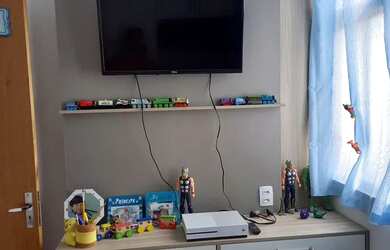 Imagem: O apartamento possui 2 Dormitórios, 1 Banheiro, 1 Vaga na garagem