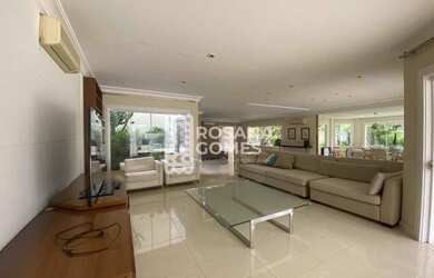 Imagem: A casa em condomínio possui 5 Dormitórios, 5 Banheiros, 5