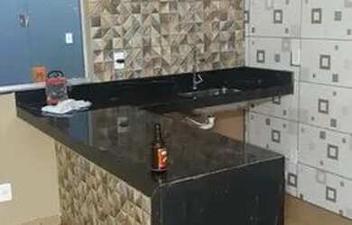 Imagem: A casa em condomínio possui 2 Dormitórios, 1 Banheiro, 100m²