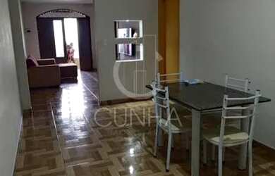 Imagem: A casa possui 3 Dormitórios, 2 Banheiros, 2 Vagas na garagem