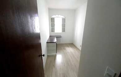 Imagem: A casa possui 3 Dormitórios, 2 Banheiros, 1 Vaga na garagem