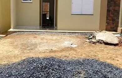 Imagem: A casa possui 2 Dormitórios, 1 Banheiro, 1 Vaga na garagem