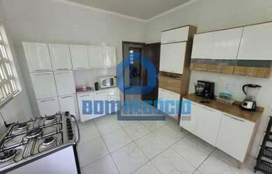 Imagem: A casa possui 2 Dormitórios, 1 Banheiro, 3 Vagas na garagem