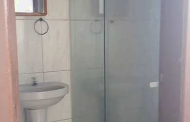 Imagem: A casa possui 2 Dormitórios, 1 Banheiro e 1 Vaga na garagem