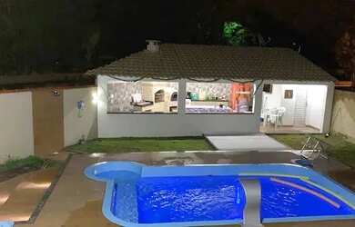 Imagem: A casa possui 5 Dormitórios, 3 Banheiros, 3 Vagas na garagem