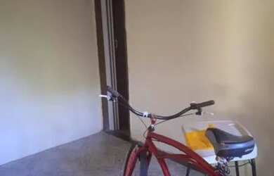 Imagem 2: Casa mais bar parede colada