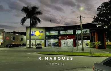 Imagem: O depósito possui 2 Vagas na garagem, 190m² de Área e está