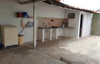 Imagem: A casa possui 2 Dormitórios, 1 Banheiro, 120m² de Área e