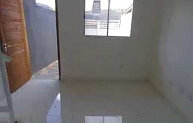 Imagem: A casa possui 2 Dormitórios, 1 Banheiro, 1 Vaga na garagem