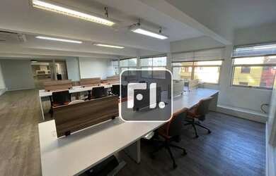 Imagem: O depósito possui 5 Vagas na garagem, 386m² de Área e está