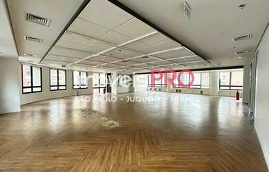 Imagem: O depósito possui 5 Vagas na garagem, 375m² de Área e está