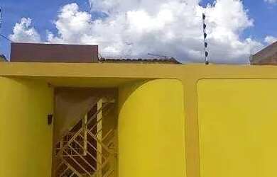 Imagem: A casa possui 2 Dormitórios, 1 Banheiro, 4 Vagas na garagem