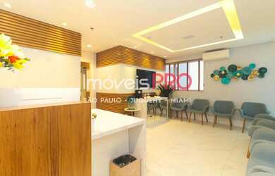 Imagem: O depósito possui 3 Vagas na garagem, 114m² de Área e está