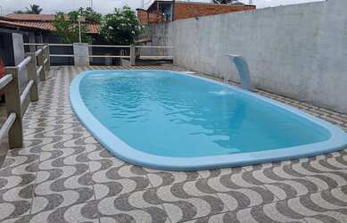 Imagem: A casa possui 4 Dormitórios, Acomodam 15 pessoas, 4 Vagas na