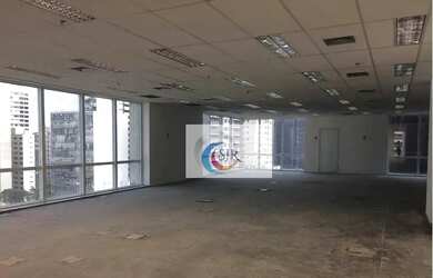 Imagem: O depósito possui 5 Vagas na garagem e 449m² de Área e está