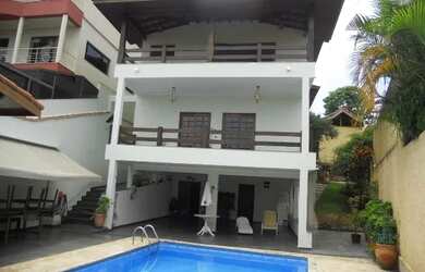 Imagem: A casa em condomínio possui 4 Dormitórios, 4 Banheiros, 4