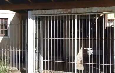 Imagem: A casa possui 2 Dormitórios, 2 Banheiros, 1 Vaga na garagem