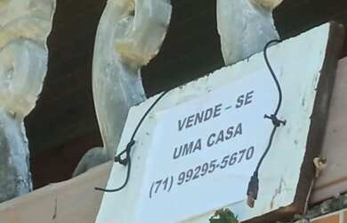 Imagem: A casa possui 3 Dormitórios, 2 Banheiros, 1 Vaga na garagem