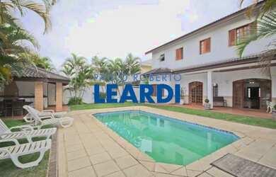 Imagem: A casa em condomínio possui 4 Dormitórios, 1 Banheiro, 5 Vagas