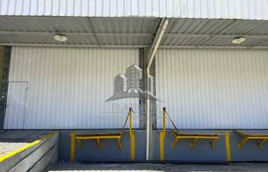 Imagem: O depósito possui 4 Vagas na garagem, 800m² de Área e está