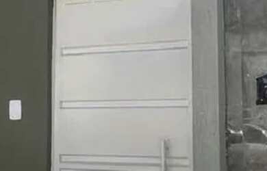 Imagem: A casa possui 3 Dormitórios, 2 Banheiros, 100m² de Área e