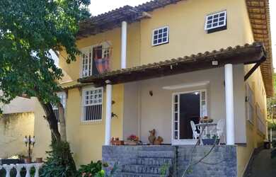 Imagem: A casa possui 5 Dormitórios, 5 Banheiros, 3 Vagas na garagem