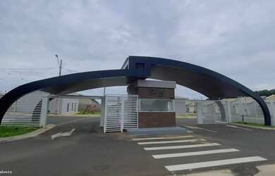 Imagem: A casa em condomínio possui 3 Dormitórios, 2 Banheiros, 2