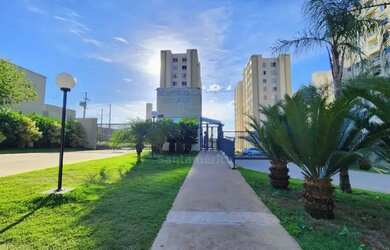 Imagem: O apartamento possui 2 Dormitórios, 1 Banheiro, 1 Vaga na garagem