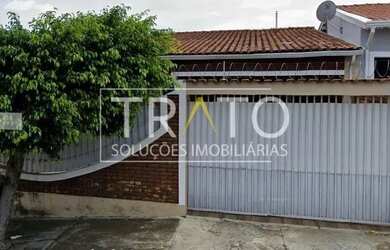 Imagem: A casa possui 5 Dormitórios, 3 Banheiros, 3 Vagas na garagem