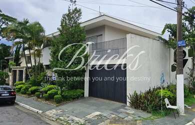 Imagem: A casa possui 3 Dormitórios, 5 Banheiros, 4 Vagas na garagem