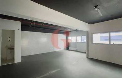 Imagem: O depósito possui 2 Vagas na garagem, 66m² de Área e está