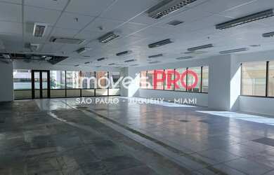 Imagem: O depósito possui 5 Vagas na garagem e 1130m² de Área e está