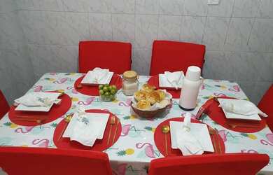 Imagem: A casa possui 4 Dormitórios, 4 Banheiros, 1 Vaga na garagem