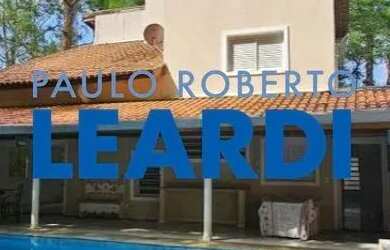 Imagem: A casa possui 4 Dormitórios, 5 Banheiros, 5 Vagas na garagem