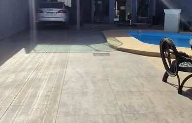 Imagem: A casa possui 5 Dormitórios, 4 Banheiros, 4 Vagas na garagem