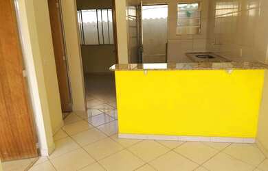 Imagem: A casa possui 2 Dormitórios, 1 Banheiro, 1 Vaga na garagem