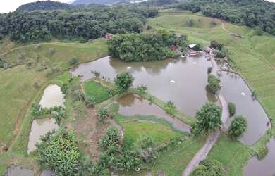 Imagem: A chácara possui 290.000m² de Área, Varanda e está localizado