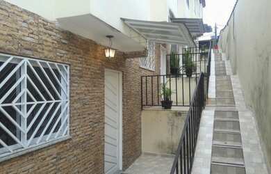 Imagem: A casa em condomínio possui 3 Dormitórios, 1 Banheiro, 2 Vagas