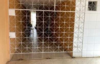 Imagem: A casa possui 3 Dormitórios, 4 Banheiros, 3 Vagas na garagem