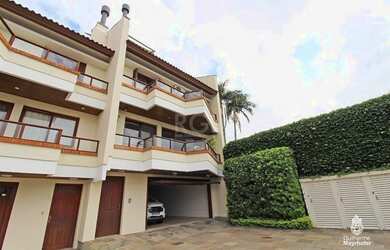 Imagem: A casa possui 3 Dormitórios, 4 Banheiros, 4 Vagas na garagem