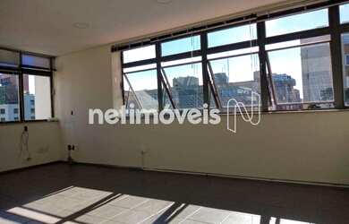 Imagem: O depósito possui 2 Vagas na garagem e 120m² de Área e está