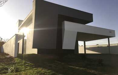 Imagem: A casa em condomínio possui 3 Dormitórios, 3 Banheiros, 3