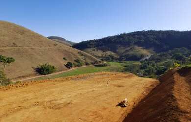 Imagem: O terreno possui 3077m² de Área e está localizado em Pedro