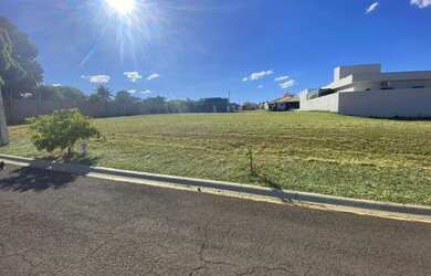 Imagem: O terreno possui 25.271m² de Área e está localizado em Álvares