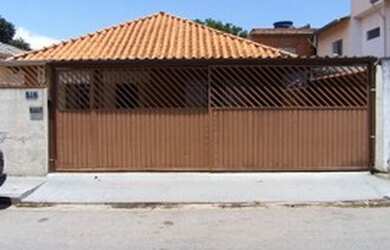 Imagem: A casa possui 5 Dormitórios, 4 Banheiros, 2 Vagas na garagem