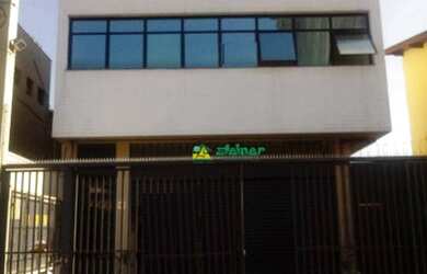 Imagem: O depósito possui 4 Vagas na garagem, 870m² de Área e está