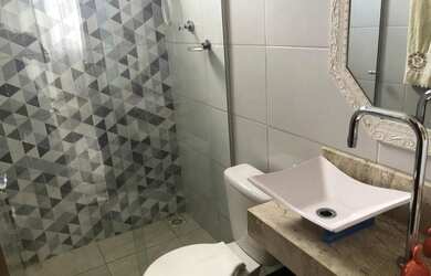 Imagem: O apartamento possui 2 Dormitórios, 1 Banheiro, 1 Vaga na garagem