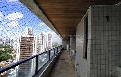 Imagem: O apartamento possui 4 Dormitórios, 5 Banheiros, 3 Vagas na