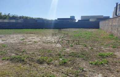 Imagem: O terreno possui 900m² de Área e está localizado em Urbanova