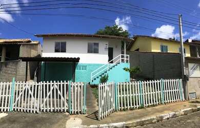 Imagem: A casa possui 2 Dormitórios, 1 Banheiro, 2 Vagas na garagem